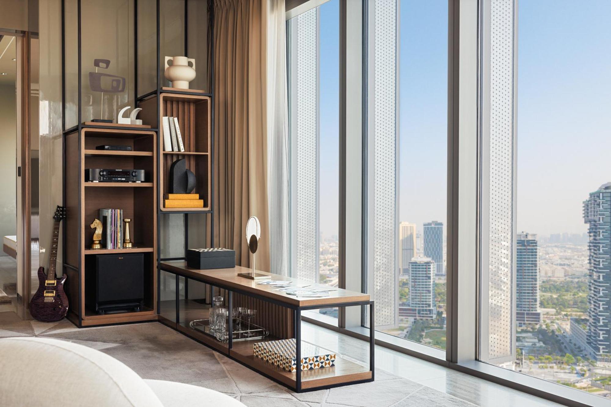 One&Only One Za'Abeel Hotel ดูไบ ภายนอก รูปภาพ A view of the city from a bedroom